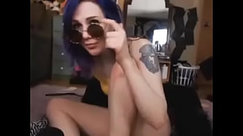 Hot nymph pleasures herself