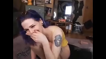 Hot nymph pleasures herself