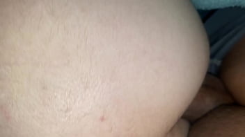 Me pide un masaje anal y yo se lo hago amateur