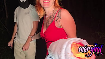 Mari cocu me filme avec mon amant pour une baise dans les boisle chaperon