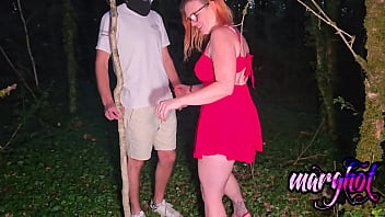 Mari cocu me filme avec mon amant pour une baise dans les boisle chaperon