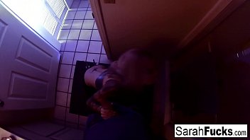 Pornstar sarah jessie gives a bj in the bathroom