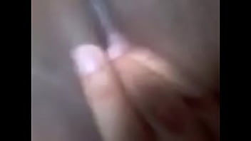 Morena da ocidental esfregando a buceta 2