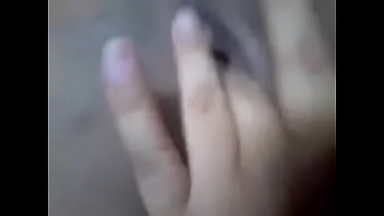 Morena da ocidental esfregando a buceta 2