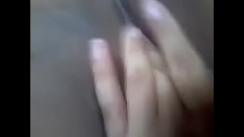 Morena da ocidental esfregando a buceta 2