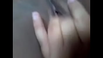 Morena da ocidental esfregando a buceta 2