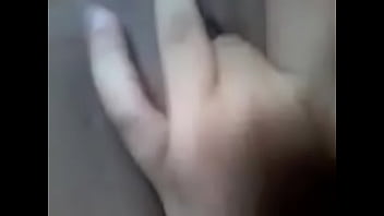 Morena da ocidental esfregando a buceta 2