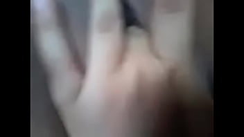 Morena da ocidental esfregando a buceta 2