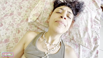 Gotica vai no motel e fode no pelo com o negão