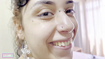 Gotica vai no motel e fode no pelo com o negão