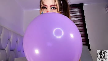 Calibaby9x sexy clown rubbing and popping birthday balloons
