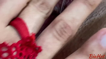 Levando minha vizinha novinha para o mal caminho ensinando a fuder com homens pela internet