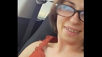 Lilluv plays in public