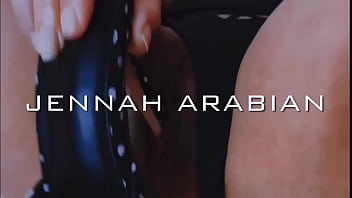 Je m’enfonce mon talon dans la chatte i i shove my heel in my pussy