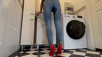 Desperate wetting my jeans and in my sexy red highheels and play with