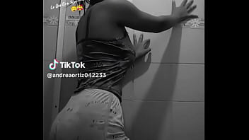 Como mueve ese rico culo