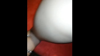 La zorra de mi vecina me espera bien sexy para que la detone