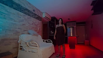 Mi cuñada me ayuda a sacarme la leche cuando estamos solos en casa