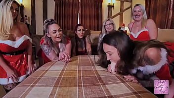 ⭐️santa cums to the girls orgy ⭐️santa leaves his gorgeous helpers a special gift and when he comes back they emp