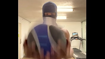 Working out my neck and shoulders for the ladies