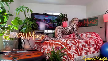 Horny blonde anna claire clouds offers an incredible ride