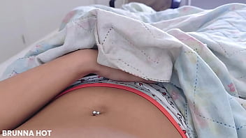 Acordo meladinha e só me contento tocando siririca até gozar e gemer bem alto