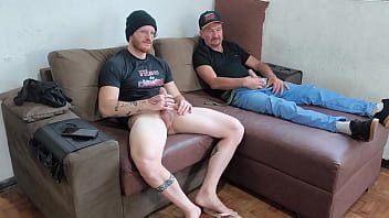 Eu e meu enteado batendo uma juntos