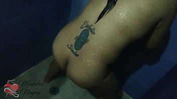 Rica masturbación en la regadera me encanta venirme