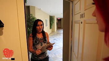 Full figured fox siri pornstar tongue fucks small boobed sinn sage