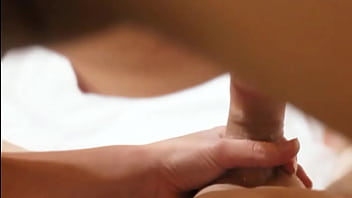 Mamando polla me la llena de esperma