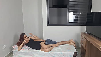 Motoboy espreitando casal que faz sexo de janela aberta