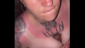 Le doy toda la pija en la boca hasta el fondo hasta sacarme toda la leche