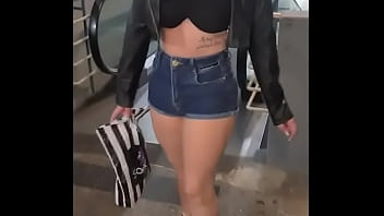 E ai vc quer namorar comigo passear de mãos dadas no shopping topa