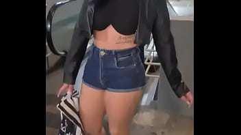 E ai vc quer namorar comigo passear de mãos dadas no shopping topa