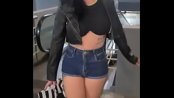 E ai vc quer namorar comigo passear de mãos dadas no shopping topa