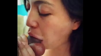 Mi cuñado me encontró desnuda y me puso a mamarle la verga antes de follarme