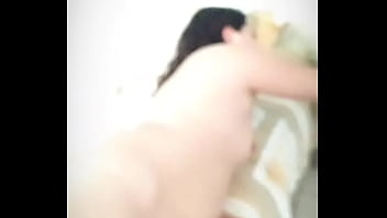 Mi cuñado me encontró desnuda y me puso a mamarle la verga antes de follarme