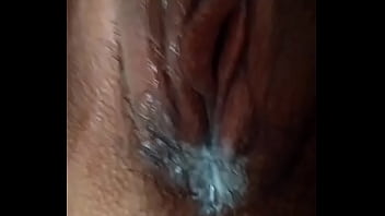 Mi cuñado me encontró desnuda y me puso a mamarle la verga antes de follarme