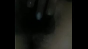 Jovencita jugándose parte 2