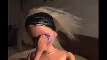 Hacen a temporera que recoge uvas por un weon musculoso