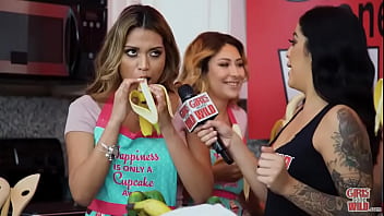 Nicole cums with a pink vibrator