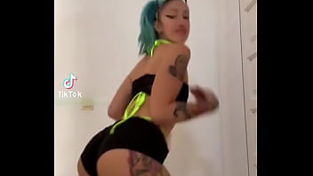 Perra caliente te pondra la verga dura