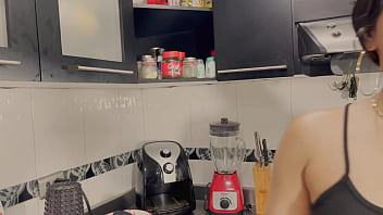 Mi jefe de verga pequeña me pagó para que me dejara follar en la cocina mia montielth parte 1