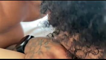 O massagista me fez uma massagem na vagina com seu pau