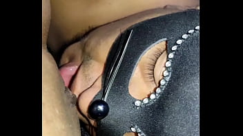 Mi madrastra me ayuda con la tarea de anatomía