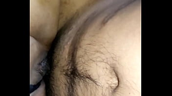 Mi madrastra me ayuda con la tarea de anatomía