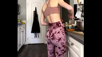 Slut with cake on kik