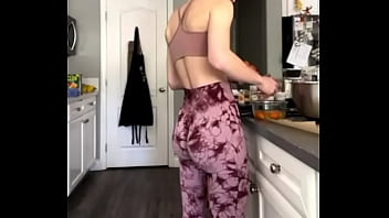 Slut with cake on kik