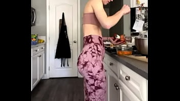 Slut with cake on kik