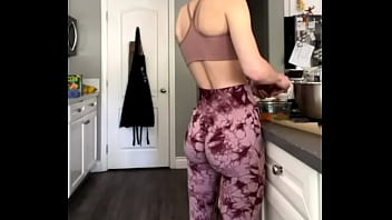 Slut with cake on kik